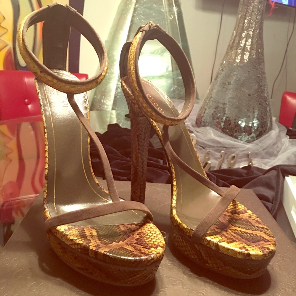 Gucci Yellow Python Heels (Size 41)